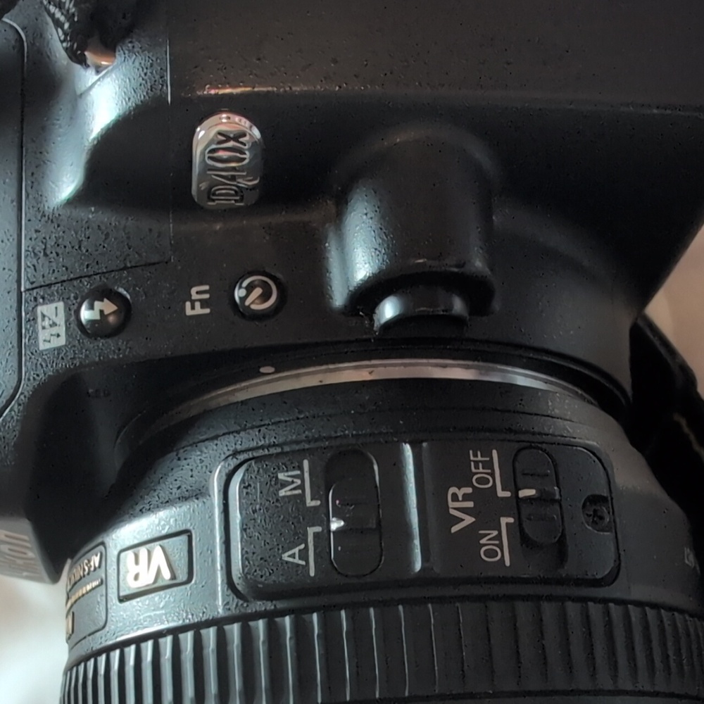 Nikon Black DSLR Camera W/ Flash and Charger Nikkor 18-105 mm VR Lens - Picture 10 of 10
